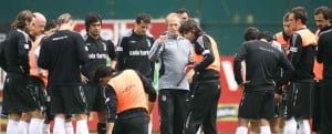 Mustafa Denizli Futbolcularla