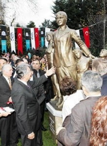 Türkan Saylan Anıtı