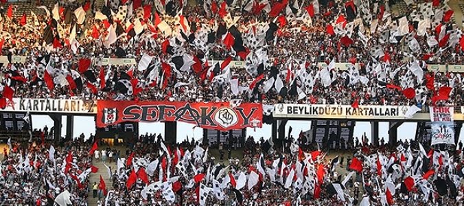 besiktas taraftari farkini gösterdi