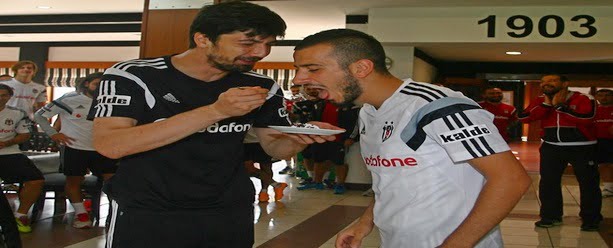 oguzhan ozyakup a surpriz dogum gunu besiktas postasi