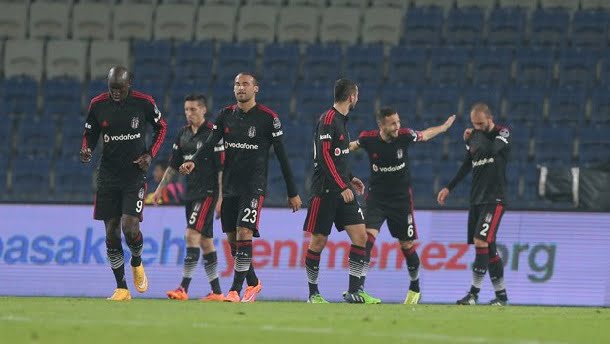 Kara Kartal'dan zorlu 3 puan! İstanbul Başakşehir 1 - 2 Beşiktaş 1 istanbul belediye basahsehir abdullah avcı besiktas 1 2 demba ba kerim frei