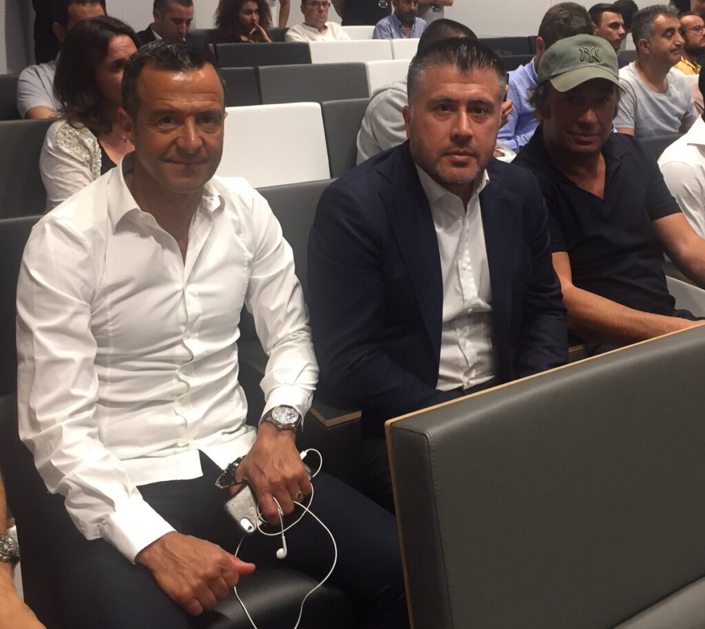 Beşiktaş Başkanı Fikret Orman, Pepe’nin imza töreninde menajerler Jorge Mendes ve Ahmet Bulut’a ve Umut Güner'e özellikle teşekkür etti!
