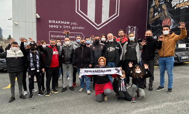 Besiktasli taraftarlardan TBFnin kararina protesto