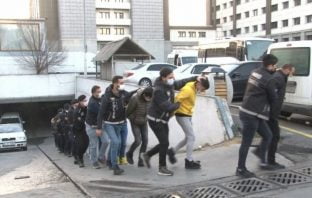 Uyuşturucu madde bulunduran 3 kişi adliyeye sevk edildi.