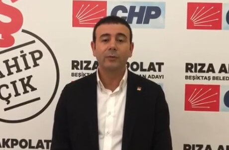 Beşiktaş Belediye Başkanı Rıza Akpolat gazetecilere zarf içinde 500 TL dağıttı.