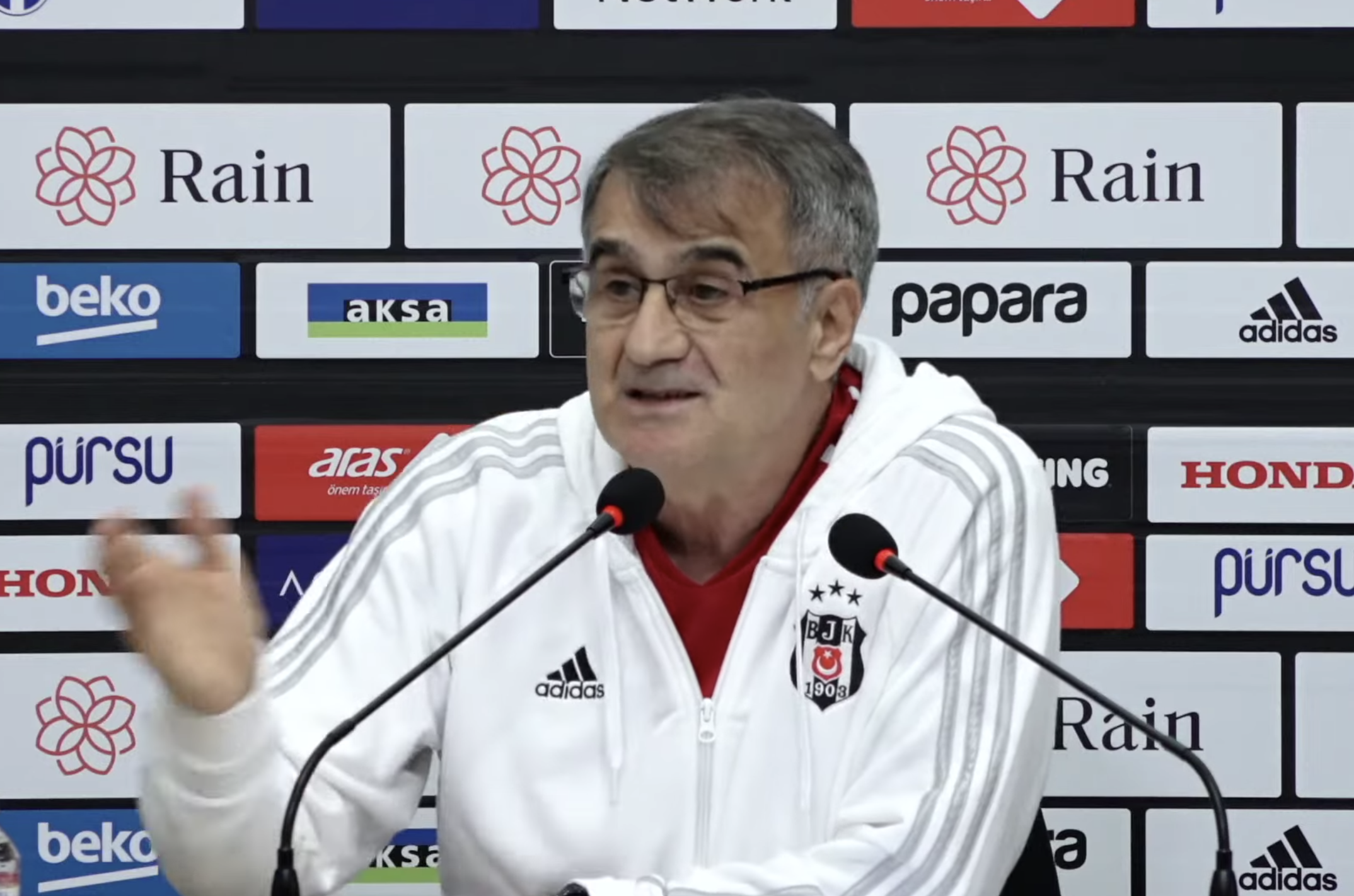 Şenol Güneş: "Başkanın ailesi yardım ediyor."