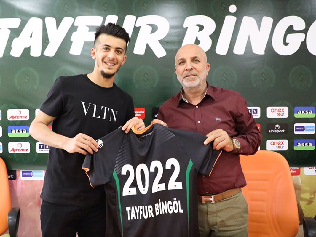 Beşiktaş Yönetimi Ahmet Nur Çebi'nin isteği doğrultusunda, Tayfur Bingöl’ü kadrosuna kattı. 29 yaşındaki futbolcuyu 1 yıllığına kiralayan Kartal, Akdeniz ekibine 5 milyon TL ödeyecek