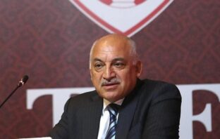 Sert Tepki: Nezaketsiz Büyükekşi, Özür Dile! besiktas mehmet buyukeksi
