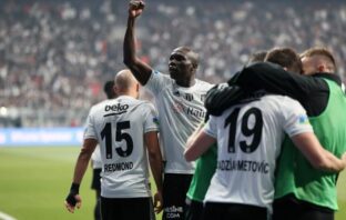 Beşiktaş, geriye düştüğü maçta Galatasaray’ı 3-1 mağlup etti. Beşiktaş, geriye düştüğü maçta Galatasaray'ı 3-1 mağlup etti.