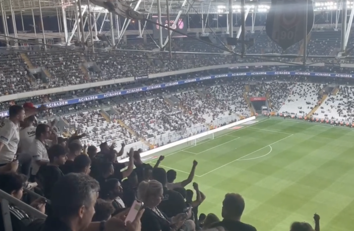 Beşiktaşlı taraftarlar, Tirana maçında yönetimi istifaya çağırdı, Ahmet Nur Çebi'ye ise 'Trabzonuna Başkan olsana' dedi