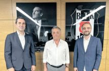 Sözcü Gazetesi Spor Servisi Müdürü Bahadır Çokişler, Beşiktaş Başkanı Ahmet Nur Çebi ve Sözcü yazarı Yasin Yıldırım.