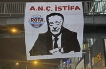Trabzonlu Taraftar Derneği Başkanı Bilal Pervanoğlu"üst geçitte manidar bir pankart açarak BJK Başkanı Ahmet Nur Çebi'yi istifaya davet ettik" dedi