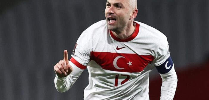 Oyuncunun menajerleri Mazlum Ali Bilecan ve Hasan Torun Burak Yılmaz'ı Beşiktaş'a bonservis bedeli ödenmeden Lille'e bedelsiz olarak götürecek.