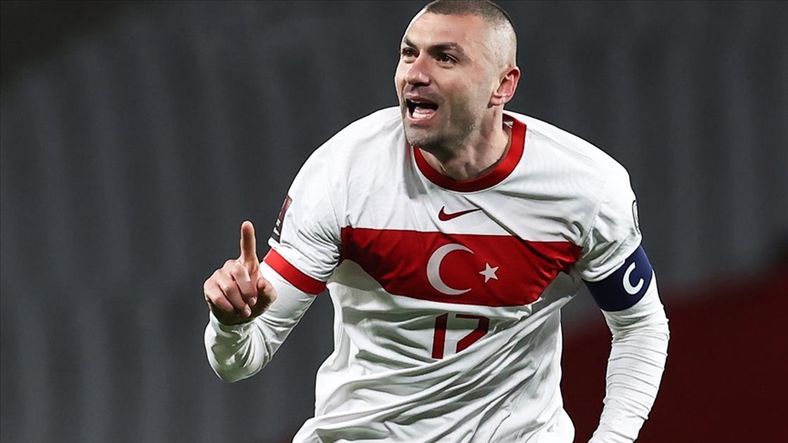 Oyuncunun menajerleri Mazlum Ali Bilecan ve Hasan Torun Burak Yılmaz'ı Beşiktaş'a bonservis bedeli ödenmeden Lille'e bedelsiz olarak götürecek.