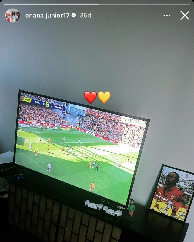 Kadroda olmayan Jean Onana'nın, eski takımı Lens'in maçını izlemesi ve maç fotoğrafını sosyal medyadan paylaşması taraftarın büyük tepkisini çekti.