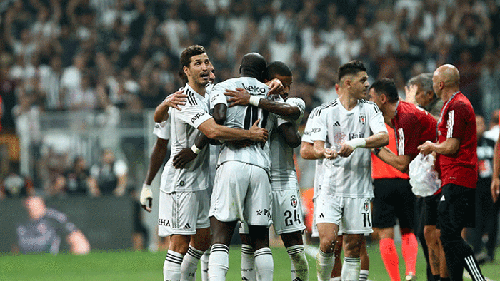 Heyecan dolu UEFA Avrupa Konferans Ligi play-off turu maçında Beşiktaş, Dinamo Kiev Karşısında Vincent Aboubakar'ın attığı tek gol ile 1-0 kazanarak adını gruplara yazdırdı.