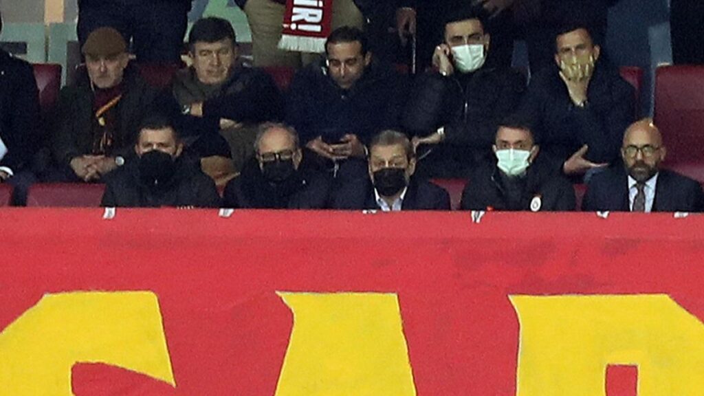 Burak Elmas, Luis Campos ve Ali Bilecan Galatasaray Maçını İzliyor