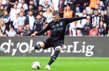 Beşiktaş'a kritik üç puanı getiren golü 55. dakikada Rebic'in müthiş pası ile Jackson Muleka kaydetti. Teknik direktör Rıza Çalımbay ilk maçında galibiyet aldı.