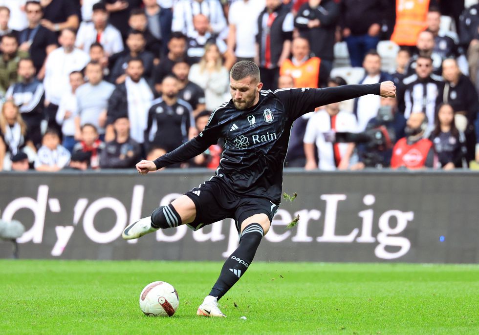 Beşiktaş evinde 3 puanı 1 golle aldı 1 Beşiktaş'a kritik üç puanı getiren golü 55. dakikada Rebic'in müthiş pası ile Jackson Muleka kaydetti. Teknik direktör Rıza Çalımbay ilk maçında galibiyet aldı.