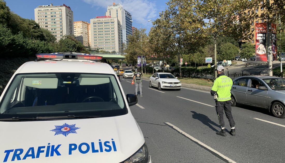 Şişli ve Beşiktaş’ta Trafik Şube Müdürlüğü ekipleri tarafından dron destekli trafik denetimi gerçekleştirildi.