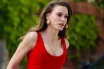 Ünlü oyuncu Serenay Sarıkaya, Etiler'de gazetecilerin kendisine yönelttiği 'Bekarlık nasıl gidiyor?' sorusuna verdiği cevapla dikkat çekti.