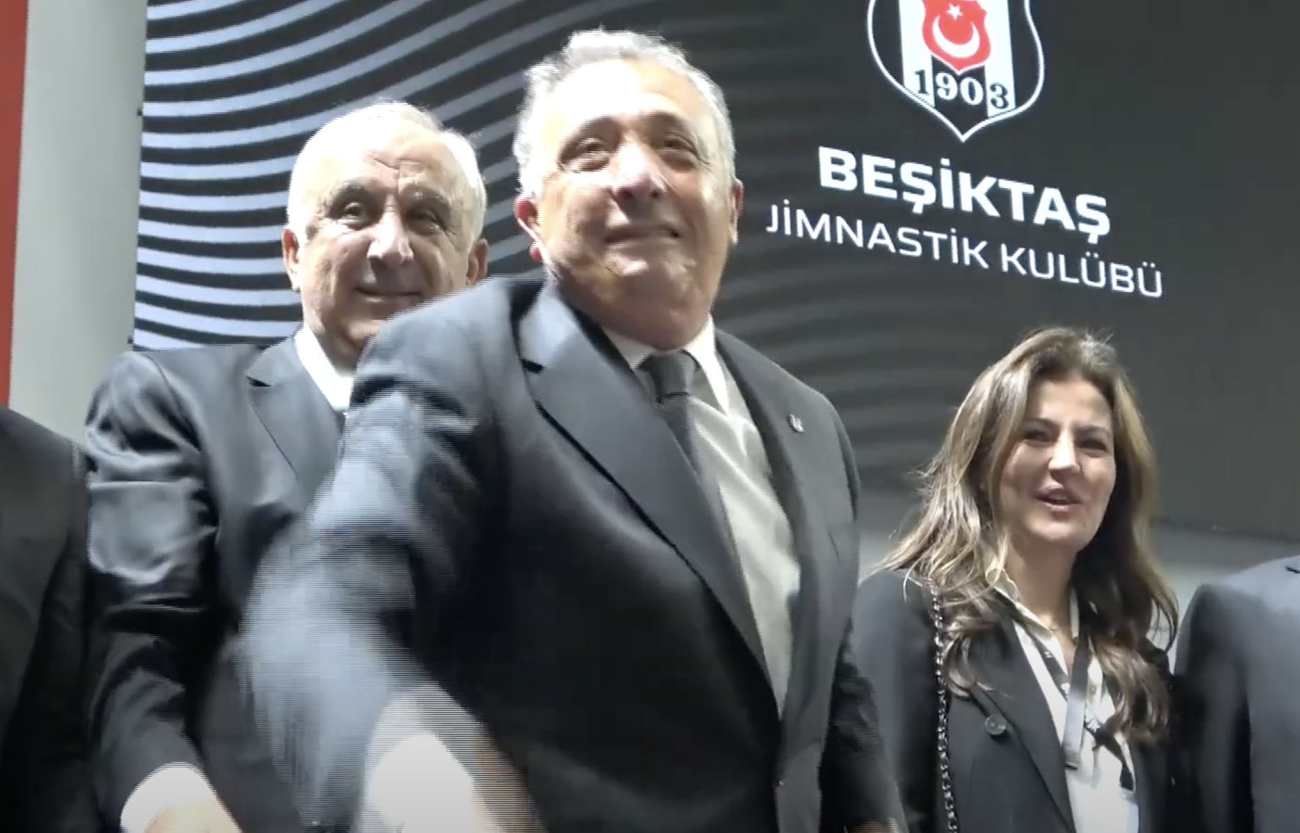 Ahmet Nur Çebi, 20 Ekim 2019'da düzenlenen olağanüstü seçimli genel kurulda yarıştığı Serdal Adalı ile Hürser Tekinoktay'a üstünlük kurarak Beşiktaş başkanlık koltuğuna oturdu.