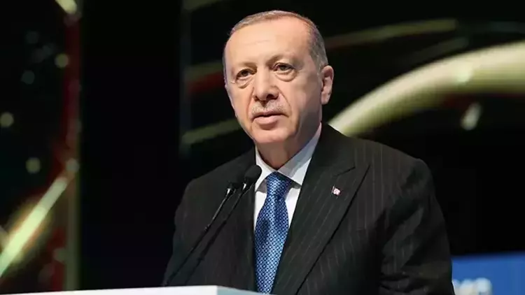 Cumhurbaşkanı Erdoğan, Beşiktaş Kulübünün yeni başkanı Hasan Arat'ı kutladı