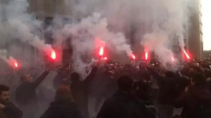 Gezi Parkı eylemlerine ilişkin Çarşı Davası kapsamından Çarşı grubu üyelerinin de aralarında olduğu 35 sanığın yargılandığı davada, olaylara ilişkin görüntülerin ulusal haber kanallarından istenmesine karar verildi.