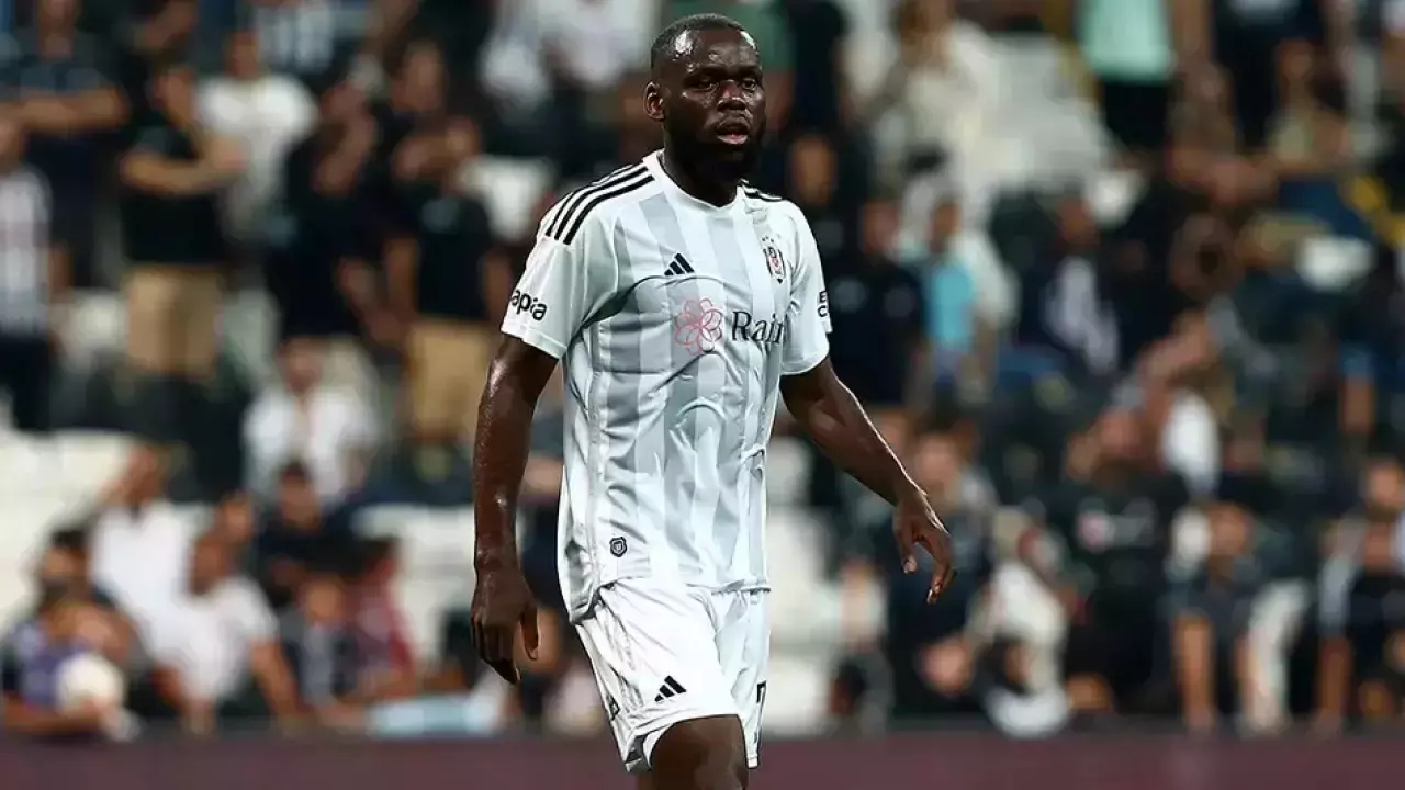 Beşiktaş, Jean Onana’nın Fransa ekibi Marsilya’ya kiralık olarak transferini Kamuyu Aydınlatma Platformu’na (KAP) bildirdi.