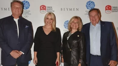 Beymen Grubu Yönetim Kurulunda görev yapan Hasan Arat ve Beymen Group CEO’su Elif Çapçı Ortaköy Feriye’de gerçekleşen geceye ev sahipliği yaptılar.