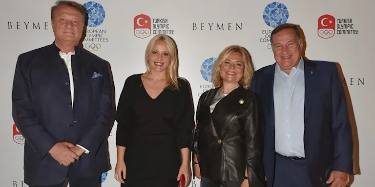 Beymen’den Avrupa Olimpiyat Komiteleri Üyelerine Özel Davet 1 Beymen Grubu Yönetim Kurulunda görev yapan Hasan Arat ve Beymen Group CEO’su Elif Çapçı Ortaköy Feriye’de gerçekleşen geceye ev sahipliği yaptılar.