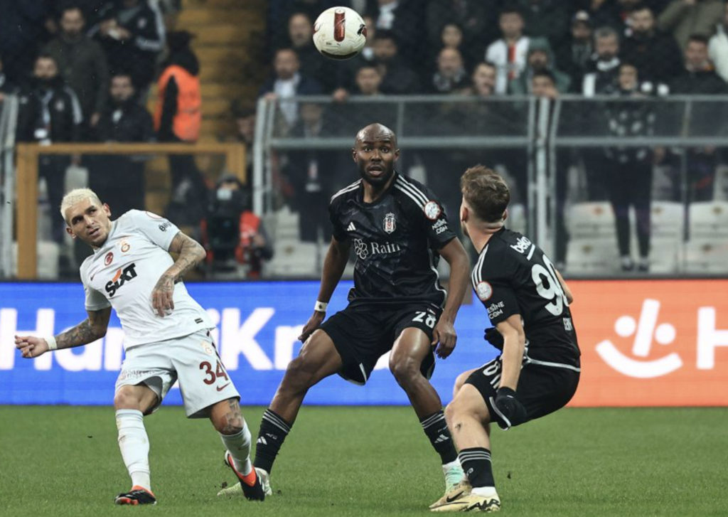 Beşiktaş, Tüpraş Stadyumu'nda ağırladığı Galatasaray'a Al Musrati'nin kendi kalesine attığı golle 1-0 mağlup oldu.