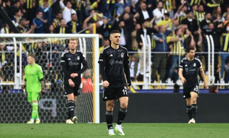 Beşiktaş Fenerbahçe derbisinden de mağlup ayrıldı 1 Fenerbahçe - Beşiktaş derbisinde Al-Musrati kırmızı kart gördü