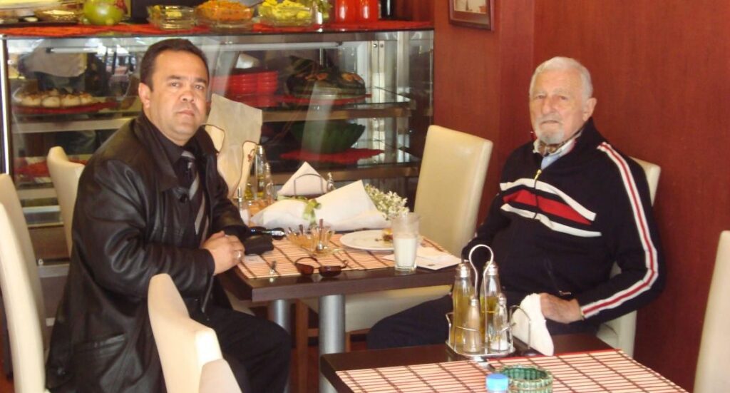 Beşiktaş Başkanı Ahmet Nur Çebi, tüzük tadil genel kurul toplantısında Ahmet Tokdil'in bir sonraki seçimde aday olacağını söyledi. Ahmet Tokdil Süleyman Seba ile birlikte