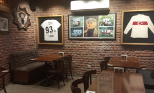 Celal Soydan ile oğulları Erkut ve Korkut Soydan’ın sahibi oldukları Beşiktaş’taki Kazan Restoran’da yerini Beşiktaş'ın eski yöneticisinin sahibi olduğu Emre Kocadağın Espressolab kahve dükkanına devrediliyor.