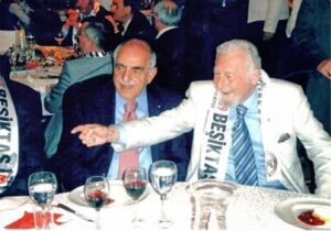 i Celal Soydan ile oğulları Erkut ve Korkut Soydan’ın sahibi oldukları Beşiktaş’taki Kazan Restoran’da yerini Beşiktaş'ın eski yöneticisinin sahibi olduğu Emre Kocadağın Espressolab kahve dükkanına devrediliyor.