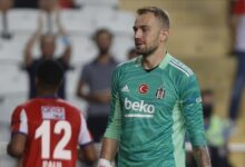 Beşiktaş'ın milli file bekçisi Mert Günok, UEFA Avrupa Ligi 7. haftasında 100. maçına çıkmaya hazırlanıyor.