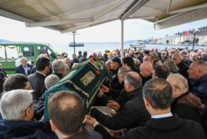Ayfer Atay Mahser Kalabalik Ortaköy Camii