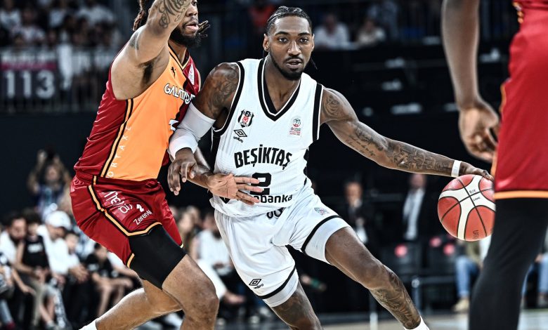 Beşiktaş Fibabanka Takımı, Türkiye Sigorta Basketbol Süper Ligi play-off çeyrek final ilk maçında Galatasaray'ı ezdi geçti