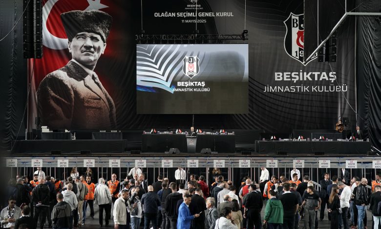 Beşiktaş’ta seçim heyecanı başladı 1 Beşiktaş Kulübü’nün olağanüstü seçimli genel kurulu Ataköy Atletizm Salonu’nda başladı.