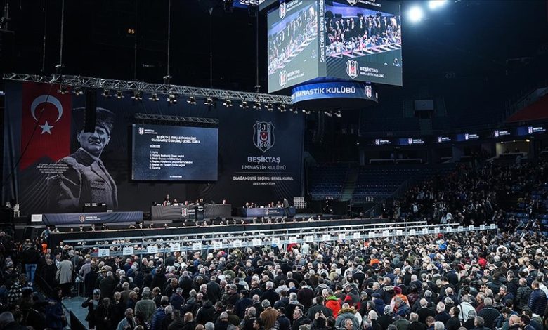 "Beşiktaş üyeleri devşirildi" 1 Beşiktaş Kongre Üyesi Zekihan Kızıloğlu, son 25 yılda başka takımları tutmasına karşın kongrede oy kullanmaları karşılığında bazı kişilerin devşirildiğini iddia etti