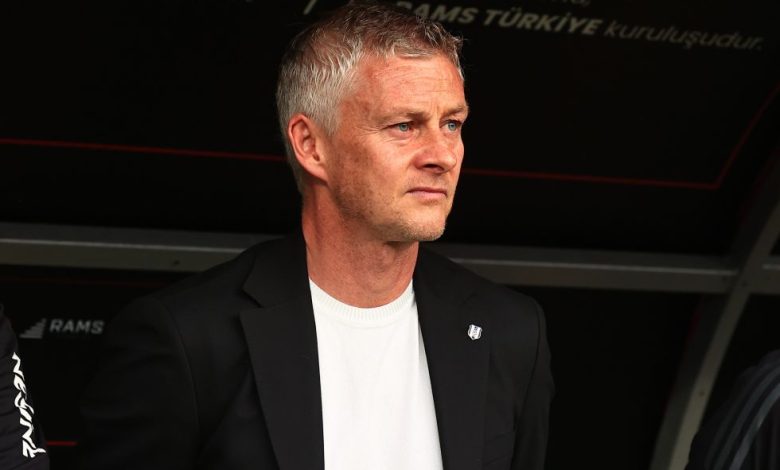 Birisi Solskjaer'e söylesin! Burası Beşiktaş! 1 Beşiktaş Teknik Direktörü Ole Gunnar Solskjaer'in "Gelecek sezon hedef, zirveye biraz daha yaklaşmak olacak. Çünkü hâlâ fark var" sözleri tepki çekti