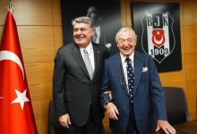 Beşiktaş'ın yaşayan en eski üyesi Koç Holding Onursal Başkanı Rahmi Koç, başkan Serdal Adalı'yı ziyaret etti