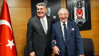 Beşiktaş'ın yaşayan en eski üyesi Koç Holding Onursal Başkanı Rahmi Koç, başkan Serdal Adalı'yı ziyaret etti