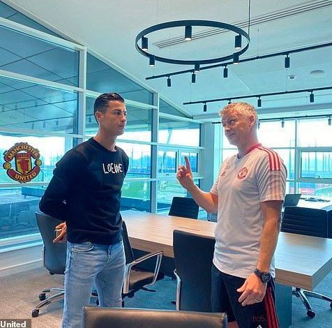 İngiliz basını 40 yaşındaki Cristiano Ronaldo'nun gidebileceği takımlar arasında Beşiktaş'ı da gösterdi. Akıllara yine Jorge Mendes geldi