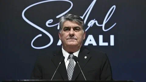Beşiktaş'ta geri dönenlerin maaş yükü: 7.8 milyon Euro 1 Beşiktaş'ta geri dönenlerin maaş yükü: 7.8 milyon Euro Beşiktaş geçen sezon 11 futbolcusunu kiralık göndermişti. Demir Ege Tıknaz ve Jackson Muleka'nın satın alma opsiyonlarının ardından kulübe kalan maaş yükü halen 7.8 milyon Euro