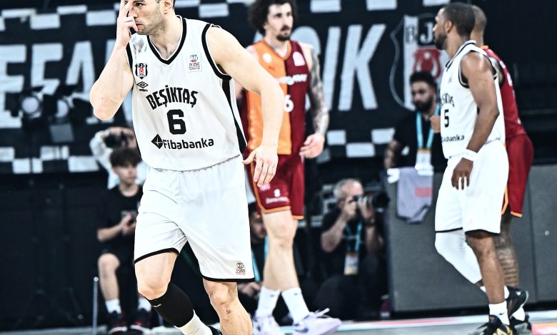 Türkiye Sigorta Basketbol Süper Ligi play-off'ta yarı finale çıkan Beşiktaş Fibabanka, Anadolu Efes ile ilk maçını 6 Haziran'da oynayacak