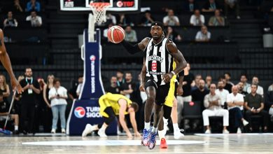 Beşiktaş Fibabanka, Basketbol Süper Ligi finalinde ilk iki maçında deplasmanda kaybettiği Fenerbahçe Beko'yu bu kez kendi evinde 98-77 yendi