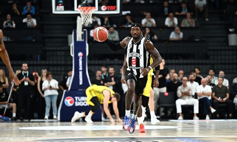 Beşiktaş Fibabanka yenmedi, ezdi! 1 Beşiktaş Fibabanka, Basketbol Süper Ligi finalinde ilk iki maçında deplasmanda kaybettiği Fenerbahçe Beko'yu bu kez kendi evinde 98-77 yendi