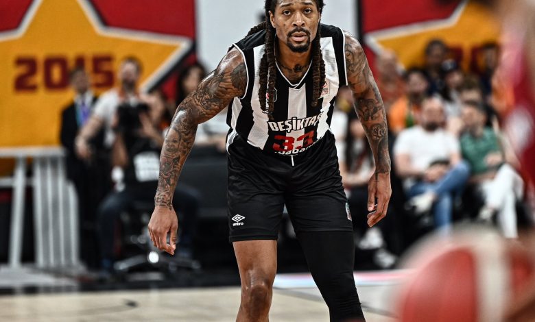 Beşiktaş Fibabanka eze eze yarı finalde 1 Türkiye Sigorta Basketbol Süper Ligi'nde Beşiktaş Fibabanka, Galatasaray'ı deplasmanda da yenerek adını yarı finale yazdırdı